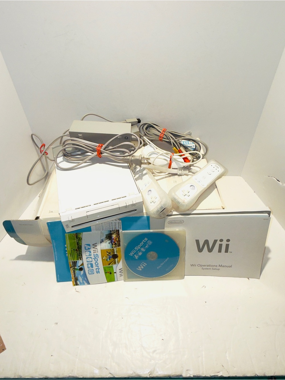 Nintendo Wii Console & Box Bundle White RVL-001 + Wii Sports + 2 Remotes Tested
